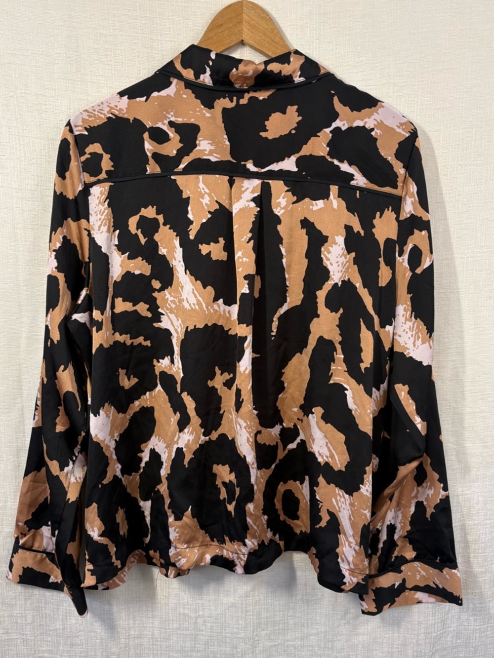 Diane von Furstenberg for Target 2 Piece Satin PJ Set, Large, Black Tan Print - Picture 7 of 11